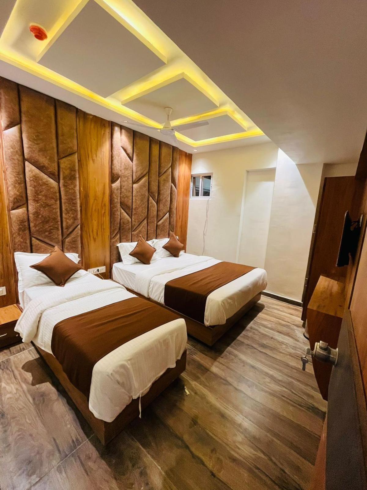 Hotel Paramount Villa กันตินาการ์ ภายนอก รูปภาพ