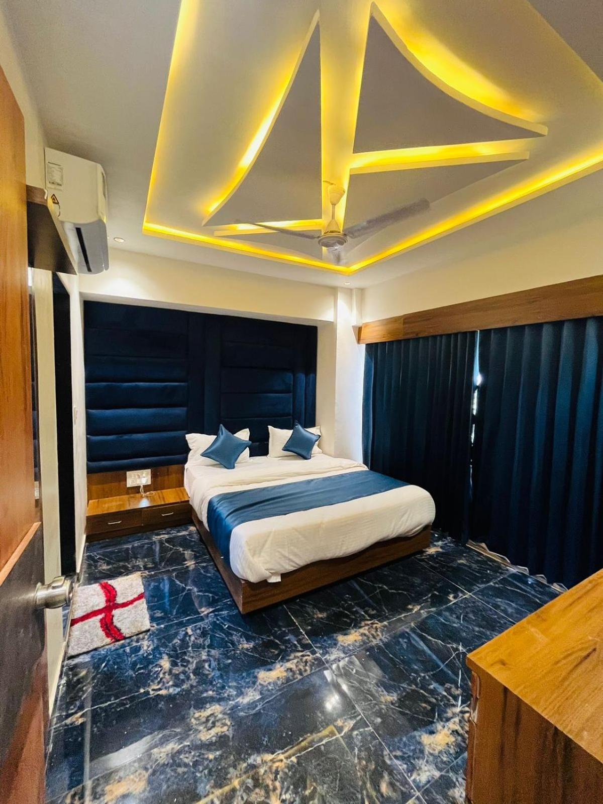 Hotel Paramount Villa กันตินาการ์ ภายนอก รูปภาพ